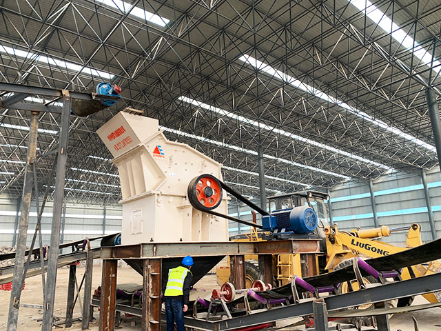 開封大型固定式石料、混凝土生產(chǎn)線安裝調(diào)試現(xiàn)場